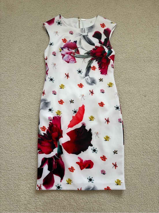 T Tahari Dresses & Skirts - T Tahari Orchid Bloom body con sheath floral dress sz 6 romantic garden feminine